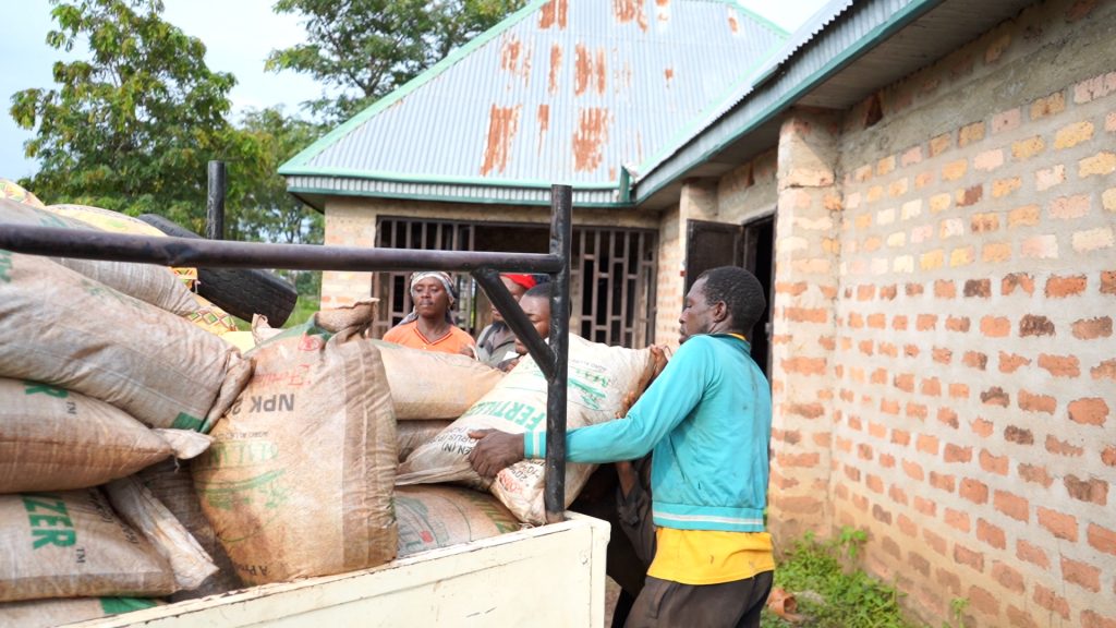 C4517.MP4.15 01 56 42.Still001